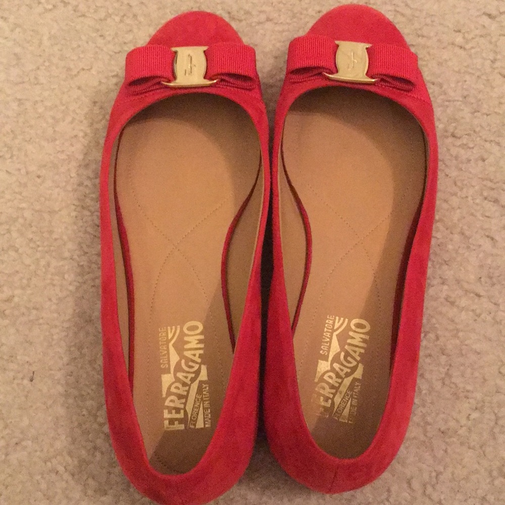 Flat shoe